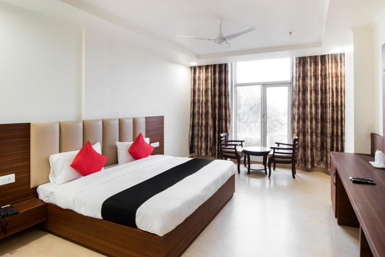 Hotel Grand 81 Фаридабад Екстериор снимка