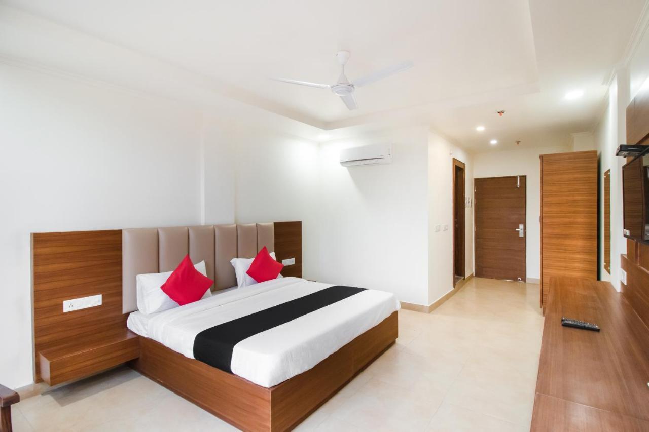 Hotel Grand 81 Фаридабад Екстериор снимка