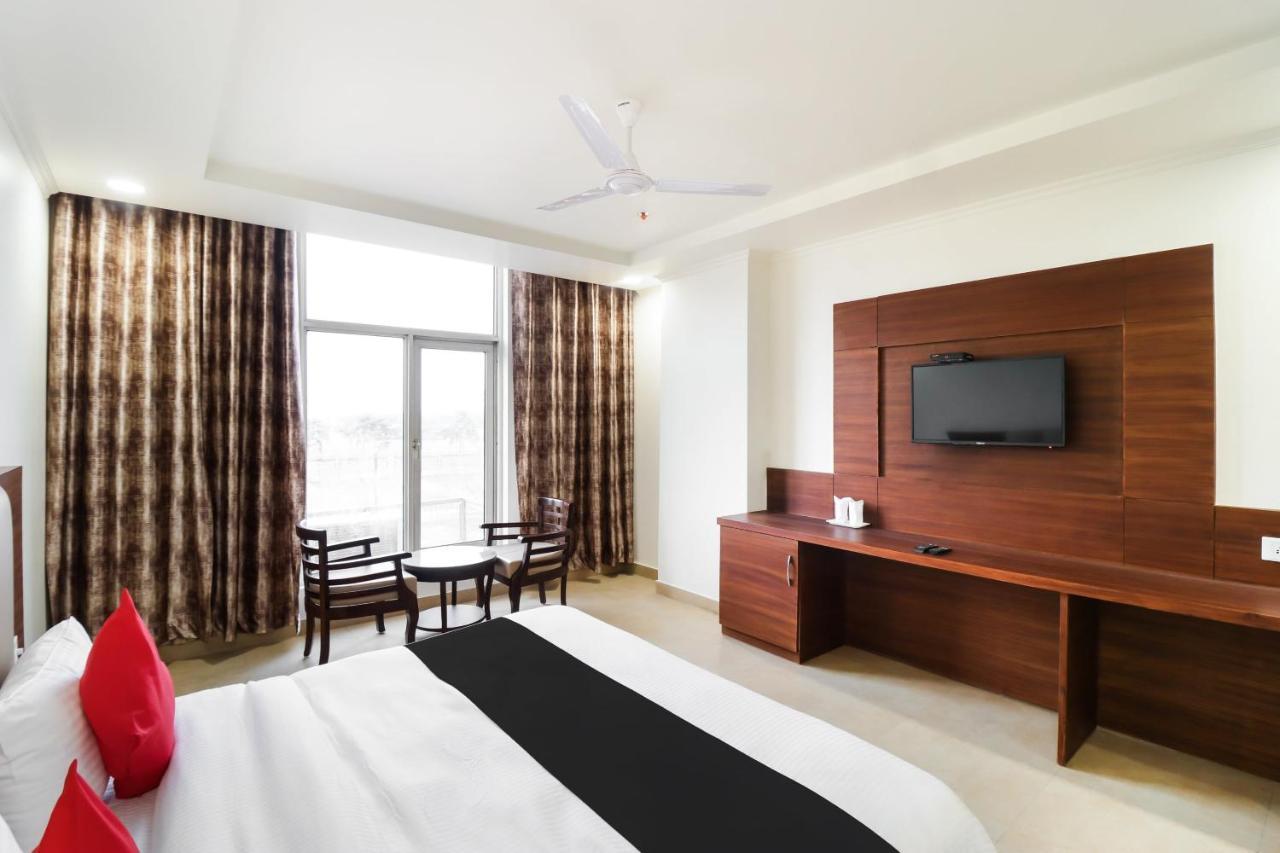 Hotel Grand 81 Фаридабад Екстериор снимка