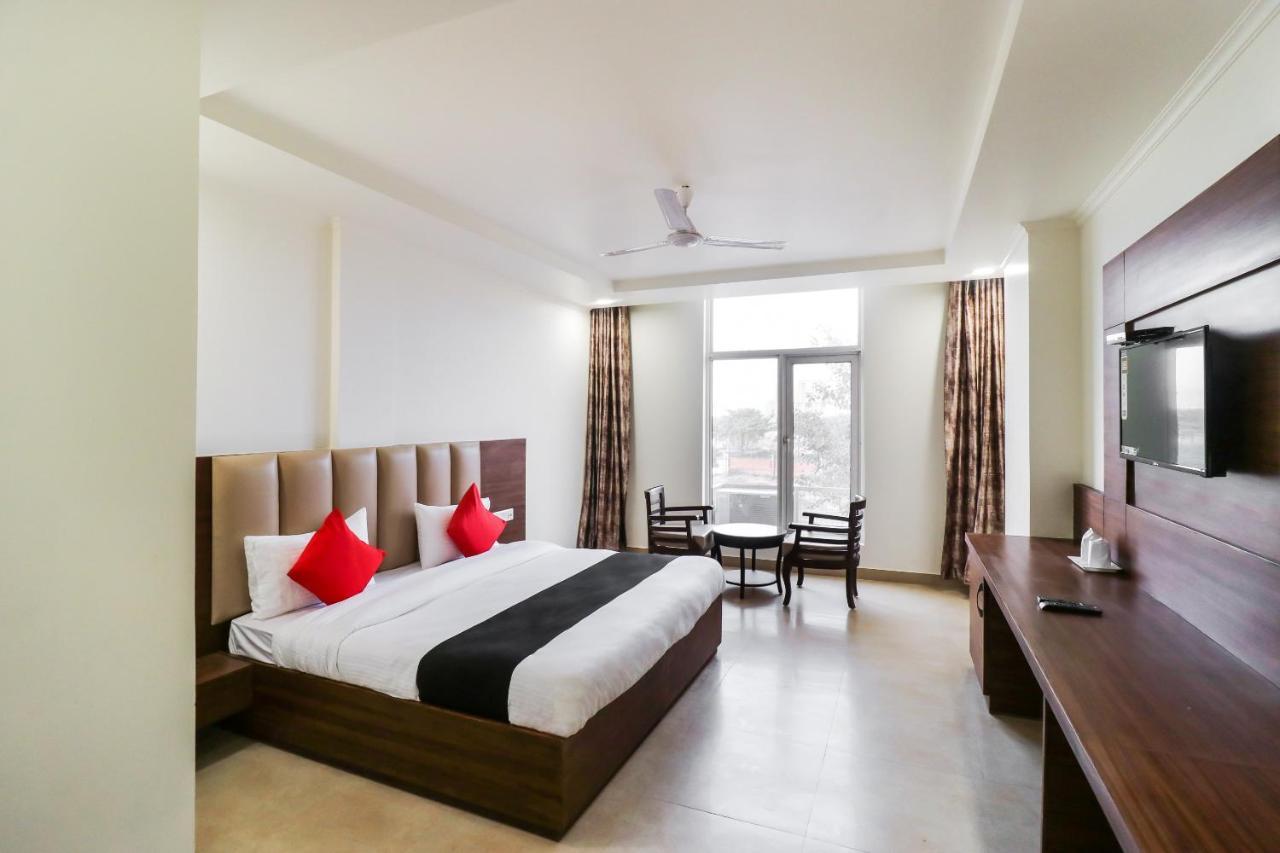 Hotel Grand 81 Фаридабад Екстериор снимка