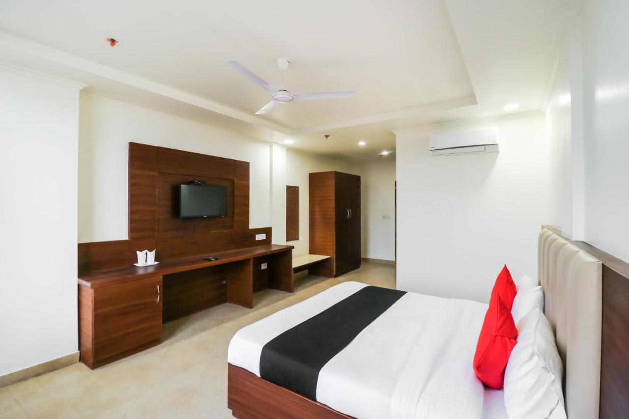 Hotel Grand 81 Фаридабад Екстериор снимка