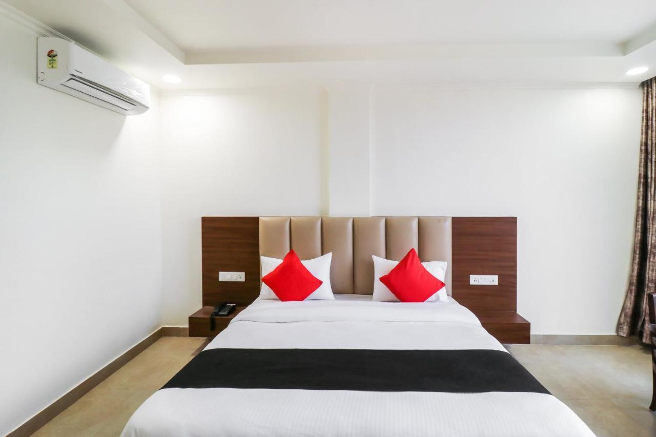 Hotel Grand 81 Фаридабад Екстериор снимка