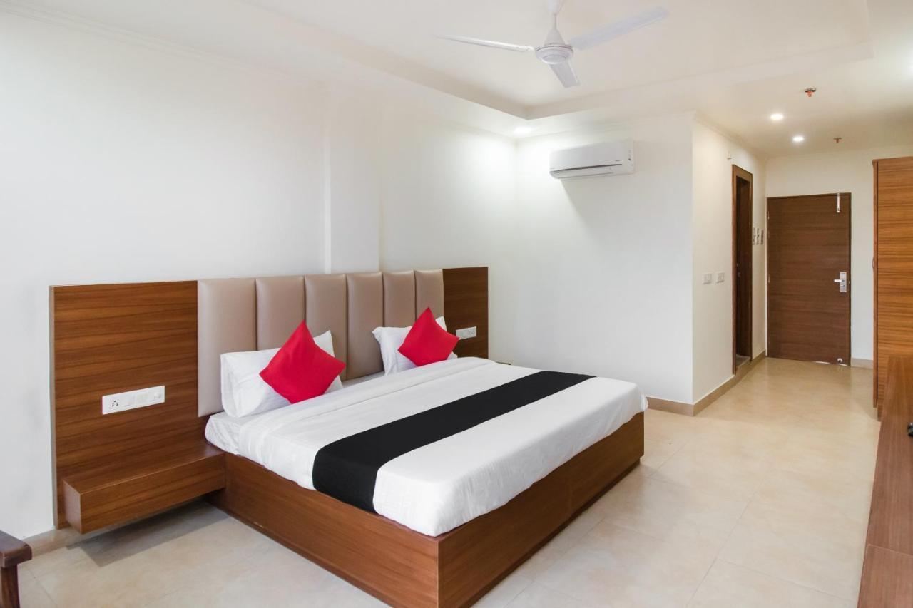 Hotel Grand 81 Фаридабад Екстериор снимка